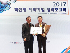 [제약산업 소식] JW중외제약, 신약개발 공로 복지부장관 표창 수상 外