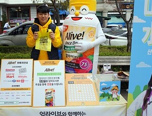 [제약소식] 멀티비타민 얼라이브, 등산객과 함께 자연정화활동 나서 外