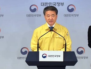 박능후 “의료인들 진료현장 지키지 않을 경우 모든 조치 실행”