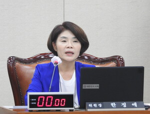 한정애, 국회 복지위원장 사임… 민주당 정책위의장으로 발탁