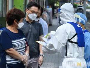 “일일 확진자 100명대 중반으로 올랐지만, 전체적으로 감소추세”