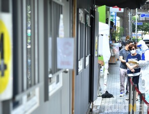 확진자 좀처럼 줄지 않는 이유… 감염경로 불분명 환자·집단감염