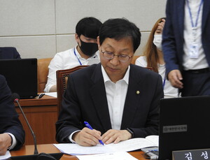 아픈 어린이, 서울로만 몰린다… “어린이 공공전문진료센터 확대 필요”