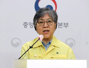 정은경 “연휴 기간 두 자릿수 감염 규모 유지… 아직 긴장 놓을 수 없어”