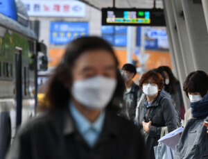 미 CDC “코로나19 환자 1명이 7일 내 가족 절반 이상 감염”
