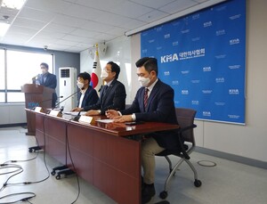 의협 “독감 백신 접종 후 사망자 잇따라… 접종 일주일간 잠정 유보 권고”