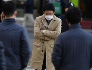 최근 2주 발생 코로나 감염 72%가 수도권…지역 집단발생·병원 多