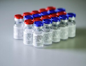 러시아, 자체 개발 코로나19 백신 “효과 92%”… 화이자 견제