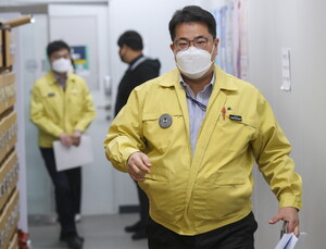사흘 째 하루 1000명 이상...정부 