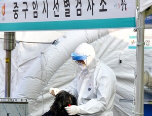 의료연대 “코로나고려장...죽음의 코호트 멈춰야” 