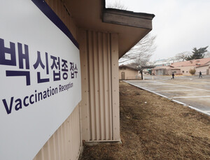 '코로나 백신 의무 접종' 법안에 국민 7000명 반발...