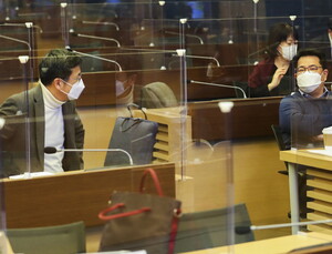 거리두기 토론서 성난 자영업자들 