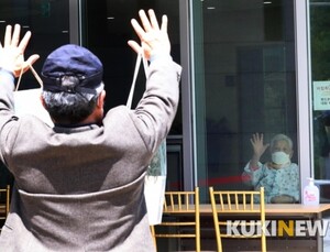 방역당국 “‘5인 이하 모임’ 부모 예외적용, 여전히 위험도 높아”