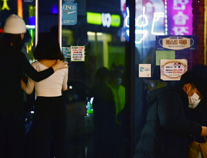 올해 대규모 사업장 집단감염 52건...과반 이상이 수도권 발생 