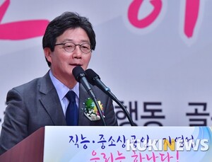 유승민 “아스트라제네카 백신, 문 대통령부터 맞아야” 