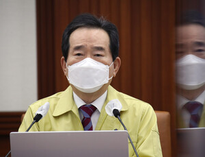 정총리 “내일부터 백신 접종 시작… 정부 믿고 참여해달라”