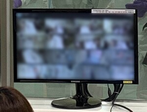 손 한 번 못 잡고 마지막 인사...애달픈 '코로나 임종'