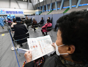 55~59세 모더나 백신 사전예약 중단…보유물량 소진