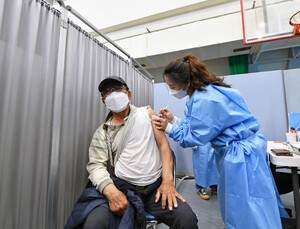 ‘돌파감염’ 계속 발생... ‘백신 무용론’ 스멀