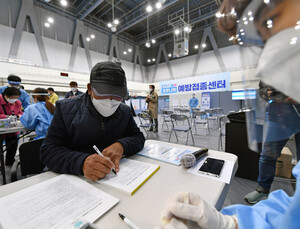 국내 코로나19 예방접종 누적 1000만건 넘었다