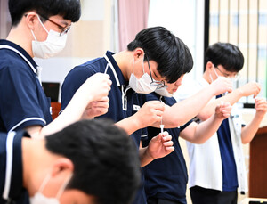 고3 다음주 화이자 접종… 재수·학교밖 수험생 8월 접종