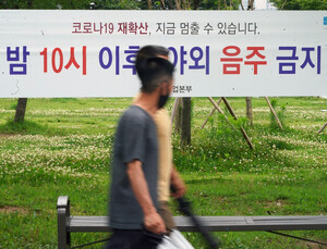 수도권 거리두기 4단계 연장 가능성↑… 확진자 지속 증가