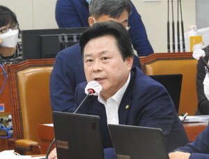 해외파병 장병 56명 코로나19 백신 미접종