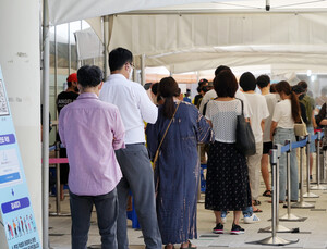 “코로나19 검사·치료비 중단하면 확산세 못 잡아”