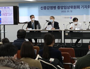 “엄격한 K-방역, 유연하게 전환해야”