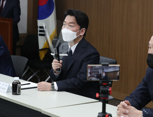 안철수 “방역패스·9시 제한, 이해 가지 않아”
