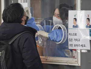 확진자와 밀접접촉했다면 PCR 검사 받아야 할까