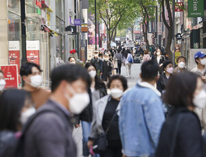 확진자 격리의무, 이제 풀어도 되나...17일 결정