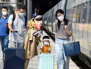 거리두기 없는 첫 명절… ‘표적방역’ 시험대