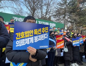 ‘본회의 직행’ 간호법, 직역 갈등으로 번지나