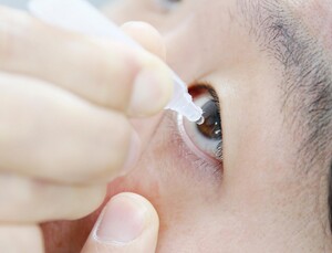“내 눈에 돌이?” 화장·렌즈 착용 주의해야