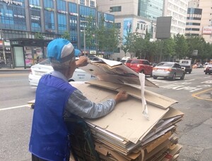 하루 5.4시간 줍고 월 16만원…폐지수집 노인, 전국 4만2000여명