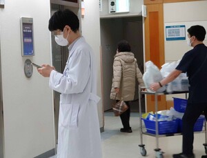 경찰, ‘전공의 지침’ 게시 커뮤니티 압수수색