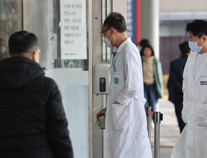 귀한 ‘필수과’ 교수들도 떠난다