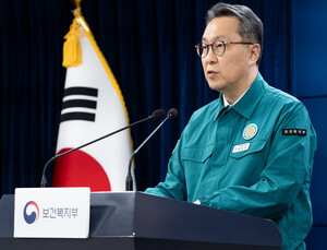 “국민 눈 가리고 망언”…복지부 장·차관 사퇴 요구도