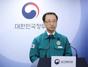 의대 교수 ‘셧다운’ 확산…정부 “사직서 수리 예정 없어”