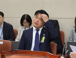 청문회서 “왜 미친 여자라 했냐” 묻자, 의협회장 “표현의 자유”