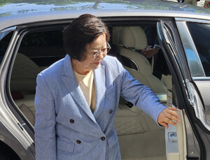 송영숙 한미그룹 회장 “경영일선 물러나 전문경영인 체제 지원”