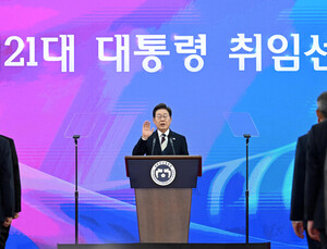 尹과 정반대…이재명이 그리는 복지 로드맵 ‘기본사회’ [이재명 정부]