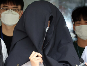 ‘의료계 블랙리스트’ 작성 전공의, 1심 징역 3년…法 “스토킹 범죄”