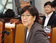 “손세정제 사업 진출 몰랐다”…정은경, 코로나 수혜주 의혹 전면 부인