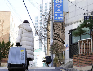 독립한 20대 빈곤층, 부모와 ‘생계급여’ 따로 받는 실험한다 