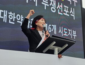 같은 날 거리에 선 약사회·의협…동시에 “투쟁 불사”
