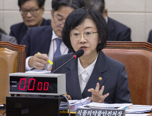 식약처장 “불법 리베이트 제약사, 과징금 부과 등 추가 제재 검토” [2025 국감]