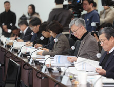 “의사 과잉”vs“최선의 결과”…인력 수급추계 두고 의·정 평행선