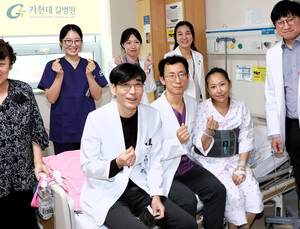 ‘간암 투병’ 엄마 위해…10㎏ 감량 후 간 이식한 20대 아들